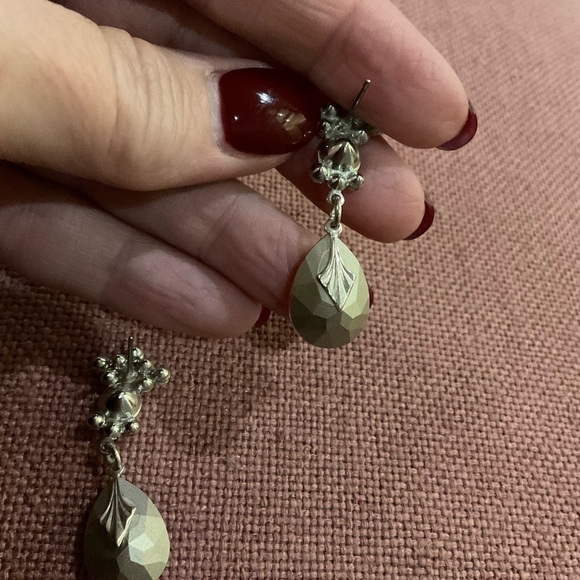 Pink crystal stone earrings, pierced. - Picture 6 of 8